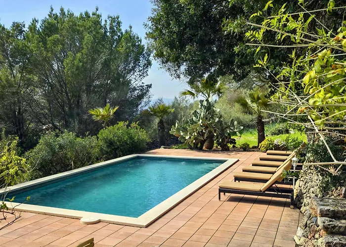 Beautiful Holiday Home With Pool